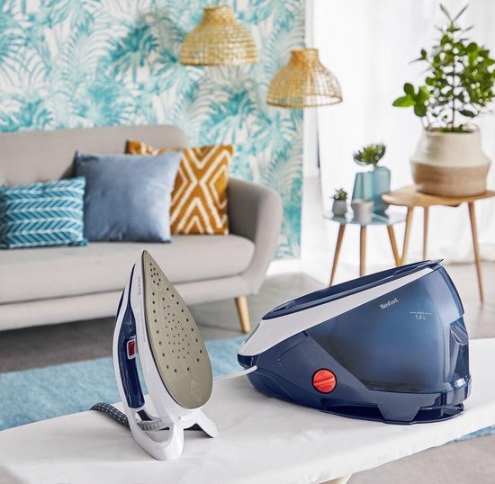 Tefal Pro Express Protect GV9221 - Générateur de vapeur - 2600W - 7.6 Bar de pression de vapeur - 550 g/min de vapeur - semelle de repassage Durilium AirGlide - réservoir d'eau détachable de 1.8L - arrêt automatique - système anti-calcaire - puissant, eff