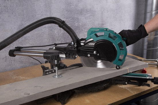 Tronçonneuse et scie à onglets VONROC avec fonction de traction - 2000W - Ø216MM - Eclairage LED sur la pièce - Laser pour une ligne de coupe parfaite - Largeur de coupe supplémentaire 340mm - Rallonges de table réglables avec butée de longueur - Lame de