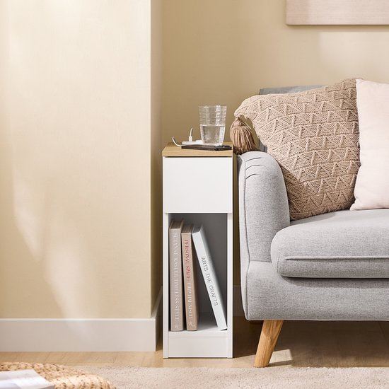 SoBuy Table de nuit mince avec station de charge, table d'appoint étroite avec prise standard, port USB et port Type-C pour chambre et salon, L20 x P35 x H60 cm, blanc, FBT111-E-WN