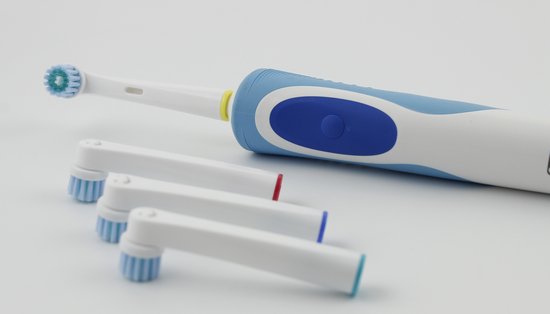 Cosity - 24x têtes de brossage compatibles Oral-B et Braun - Emballage boîte aux lettres - Blanc