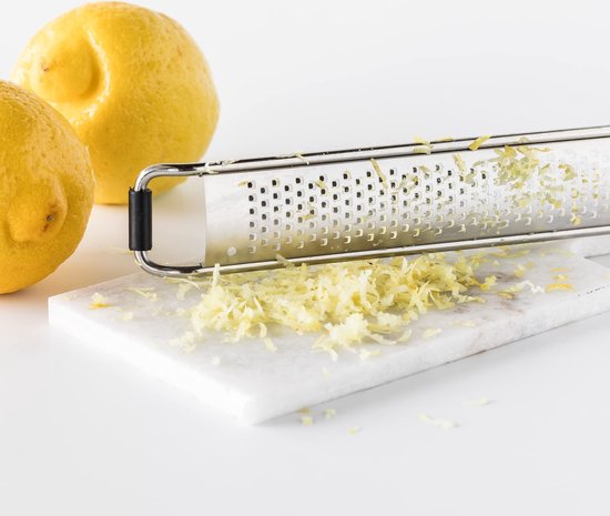 Râpe à zeste de citron en acier inoxydable tranchant comme un rasoir, râpe ergonomique pour la cuisine avec poignée et patin antidérapant, outil polyvalent pour zester le citron qui sert aussi de râpe à parmesan, râpe à ail, râpe à gingembre et bien plus