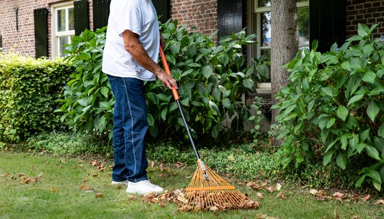 Râteau de Jardin - BLACK+DECKER - Râteau à Feuilles avec Poignée Confortable - 164 x 60 x 3 CM - Orange/Noir