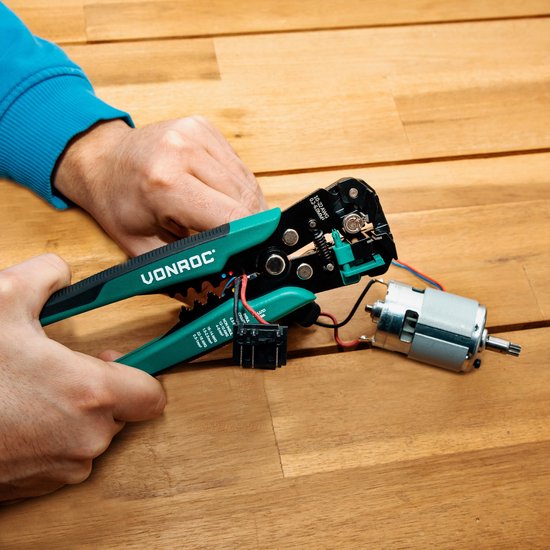 VONROC Pince à dénuder automatique professionnelle - Pince à sertir et à isoler - Avec jeu d'accessoires de 270 pièces
