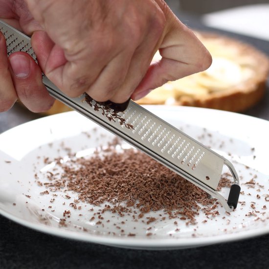 Râpe à zeste de citron en acier inoxydable tranchant comme un rasoir, râpe ergonomique pour la cuisine avec poignée et patin antidérapant, outil polyvalent pour zester le citron qui sert aussi de râpe à parmesan, râpe à ail, râpe à gingembre et bien plus