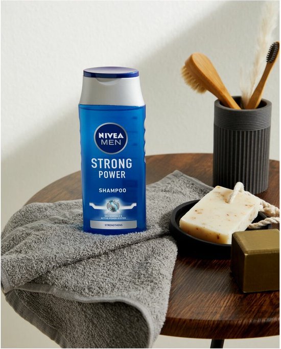 NIVEA MEN Strong Power Hair Shampooing - Enrichi en minéraux marins - Formule douce Shampooing pour cheveux - Pack avantage - 6 x 250 ml
