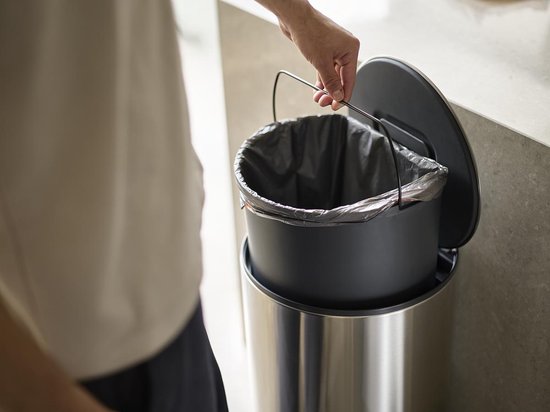 Joseph Joseph Arc 30 litres poubelle à pédale fine avec sac intérieur - acier inoxydable