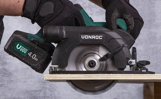VONROC Accu Circular Saw - VPower 20V (sans batterie ni chargeur) - Guide parallèle et lame de scie Ø150MM inclus