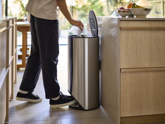 Joseph Joseph Arc 30 litres poubelle à pédale fine avec sac intérieur - acier inoxydable
