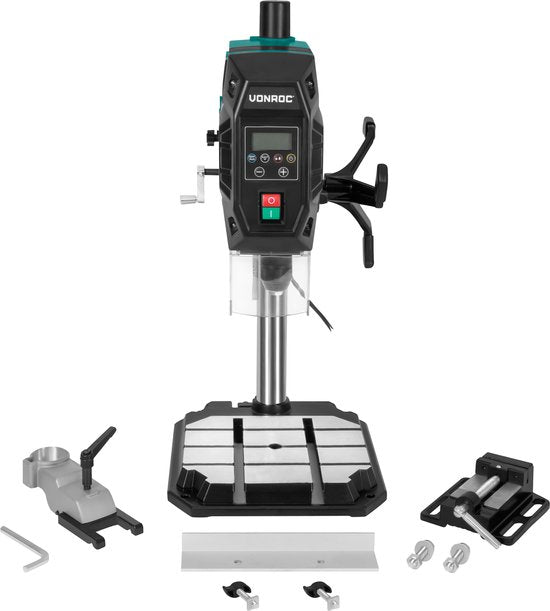 Perceuse à colonne VONROC 900W - perceuse de table - panneau de contrôle digital avec écran LCD - laser de ligne transversale et lampe de travail LED - Comprend une pince rapide, une pince de perçage et un guide de parallélisme