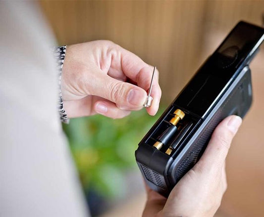 QLT Pompe à pneu à compresseur portable - Compresseur d'air sans fil - Pompe électrique pour vélo - Pompe à bille - Très puissante - Pour vélo et camping-car