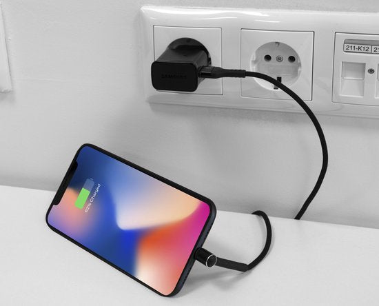 Câble USB Grundig - USB-A vers Lightning - Compatible avec iPhone et iPad - 3-en-1 : Chargement, Synchronisation et Support de téléphone - 1 Mètre - Noir