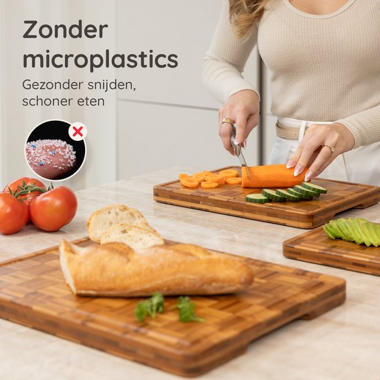 Deleca 3-Piece Chopping Board Set Bali with Holder - Planches à découper (40x30 | 33x24 | 26x18 cm) - Pour la cuisine japonaise - Planche à servir, Planche à fromage, Planche à servir, Planche à découper et Planche à tapas - Carbonised FSC Bamboo