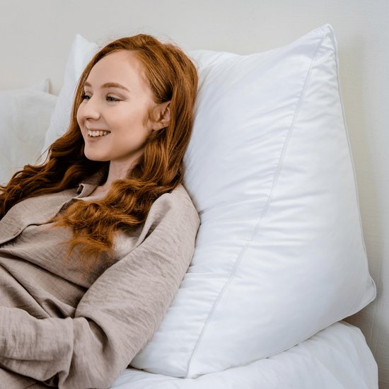 Bline Coussin de lecture blanc - Siège de lecture avec mousse à mémoire de forme - Coussin de lecture pour lit et canapé - Coussin dorsal avec poche latérale - Support dorsal ergonomique - Coussin de lecture - Blanc