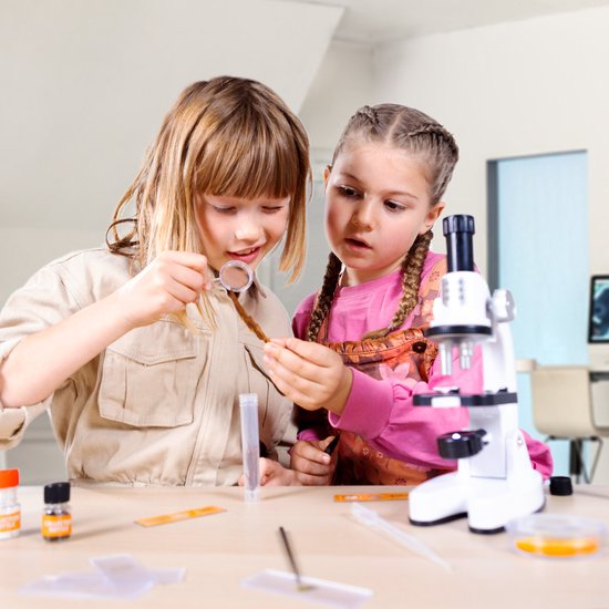 Silvergear Microscope pour enfants - Grossissement 200x à 1200x - Microscope pour enfants avec préparations et lumières LED - Jouet éducatif - Cadeau pour garçons et filles - 6, 7, 8, 9, 10, 11, 12, 13, 14, 15, 16+ ans - Blanc