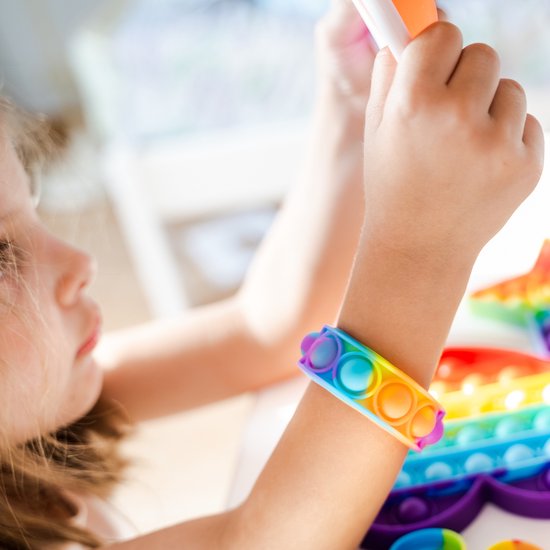 Partizzle 24x Fidget Toys Pop It Bracelets Kit - Bracelets à distribuer - Cadeaux de fin d'études - Pour les enfants et les tout-petits