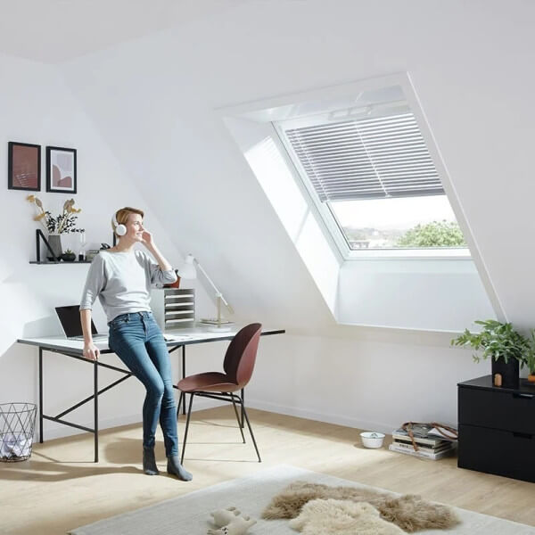 Roto ZJA M 054/078 R6R8 WJ01 Designo Store vénitien blanc translucide