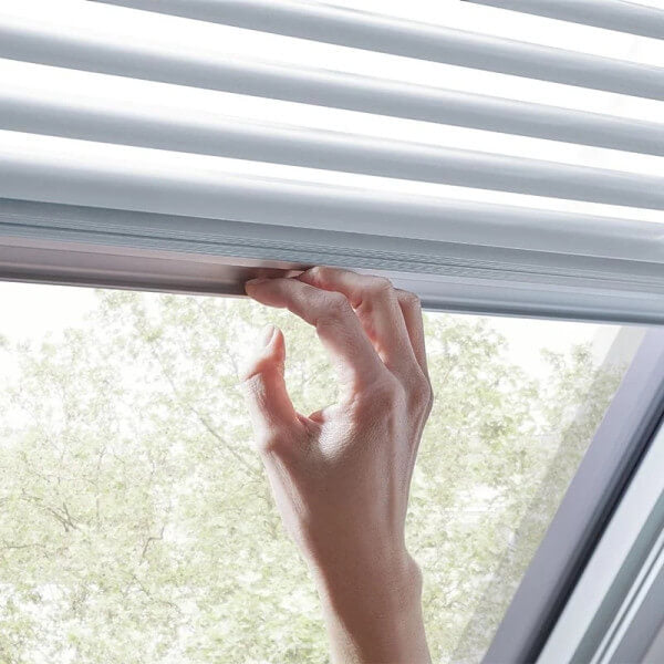 Roto ZJA M 054/078 R6R8 WJ01 Designo Store vénitien blanc translucide