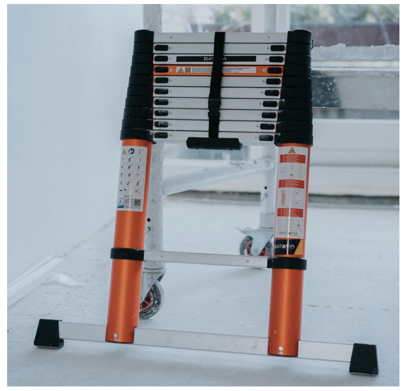 Batavia - Échelle télescopique Girafe Air - 3,81 m - Aluminium - Technologie Soft-Close - Hauteur de travail jusqu'à 4,60 mètres - Compacte et sûre - Usage professionnel et domestique - 7063088