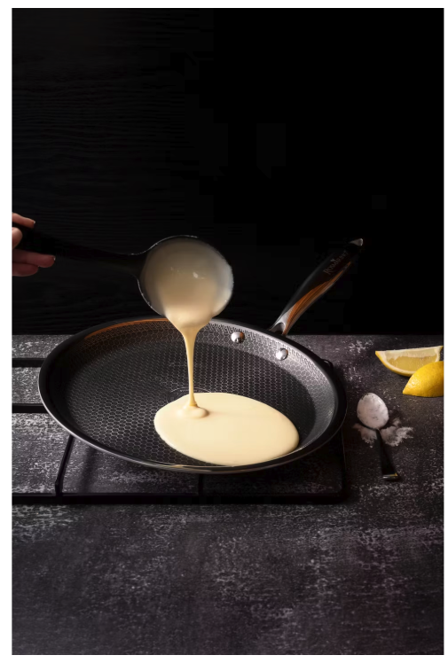 Rosmarino HexaPRO Poêle à crêpes - Structure hexagonale au laser, poignée Stay-Cool et cadre résistant au four - Pour induction et gaz - Acier inoxydable argenté et aluminium - 28 cm