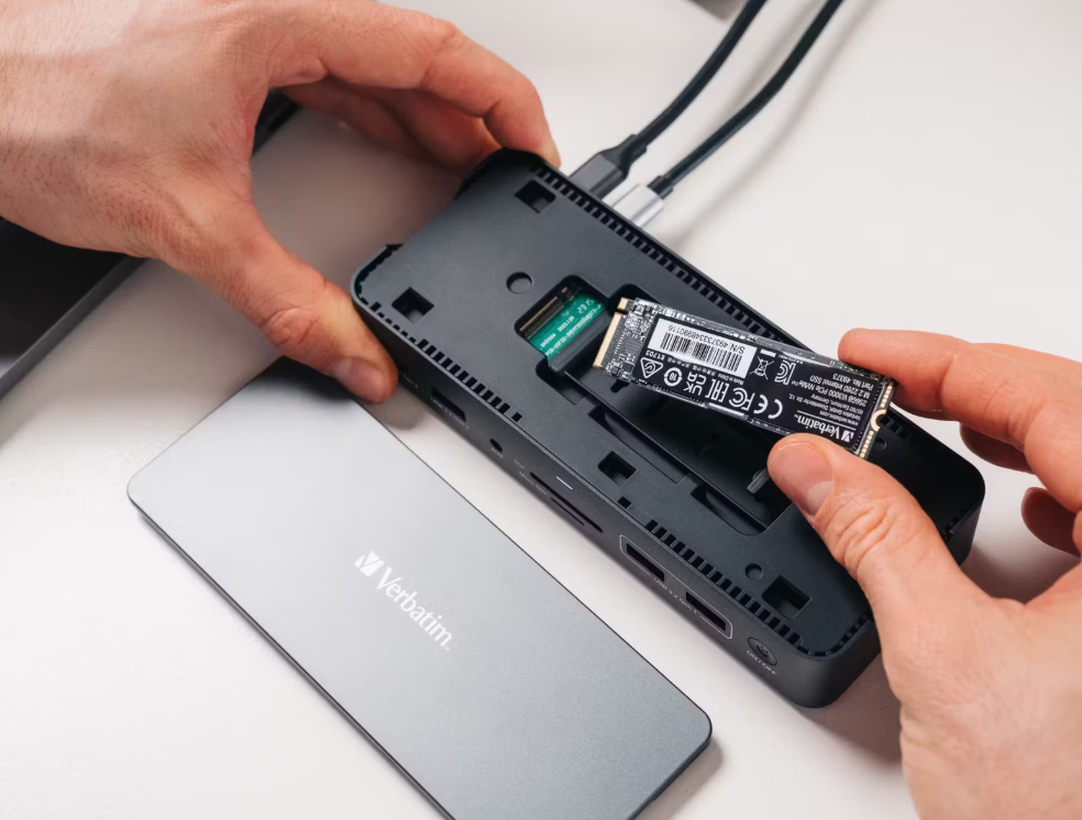 Verbatim USB-C Pro Docking Station 15 ports 256 Go SSD - 168x68.5x34 mm - gris