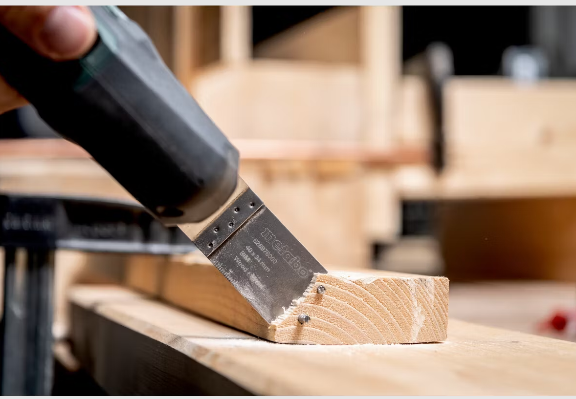 Metabo - Accu-Multitool Body - 12 V & OMT-System - Avec éclairage LED et poignée fine - Pour scier, poncer et gratter - Métal vert et noir