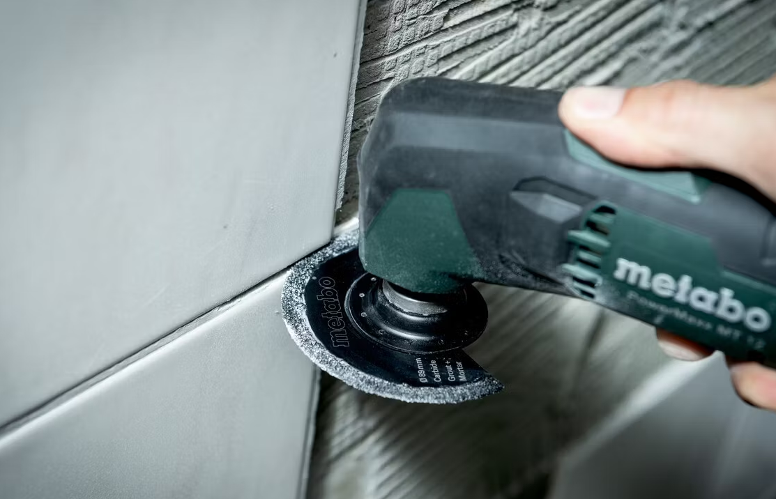 Metabo - Accu-Multitool Body - 12 V & OMT-System - Avec éclairage LED et poignée fine - Pour scier, poncer et gratter - Métal vert et noir
