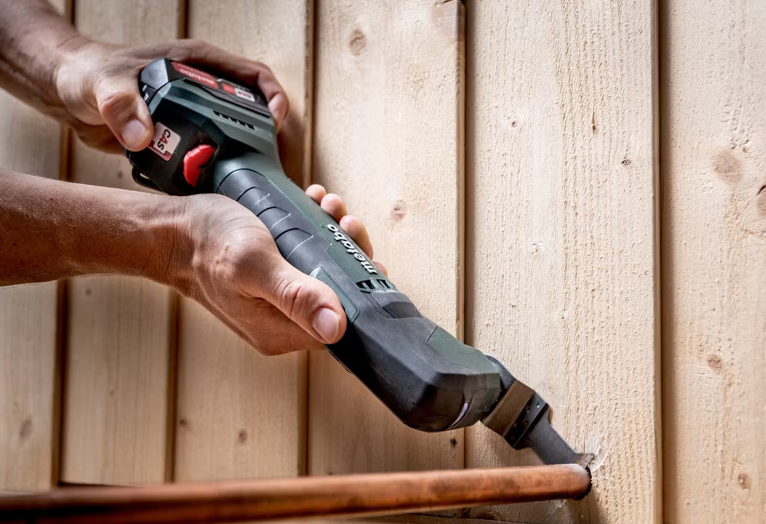 Metabo - Accu-Multitool Body - 12 V & OMT-System - Avec éclairage LED et poignée fine - Pour scier, poncer et gratter - Métal vert et noir