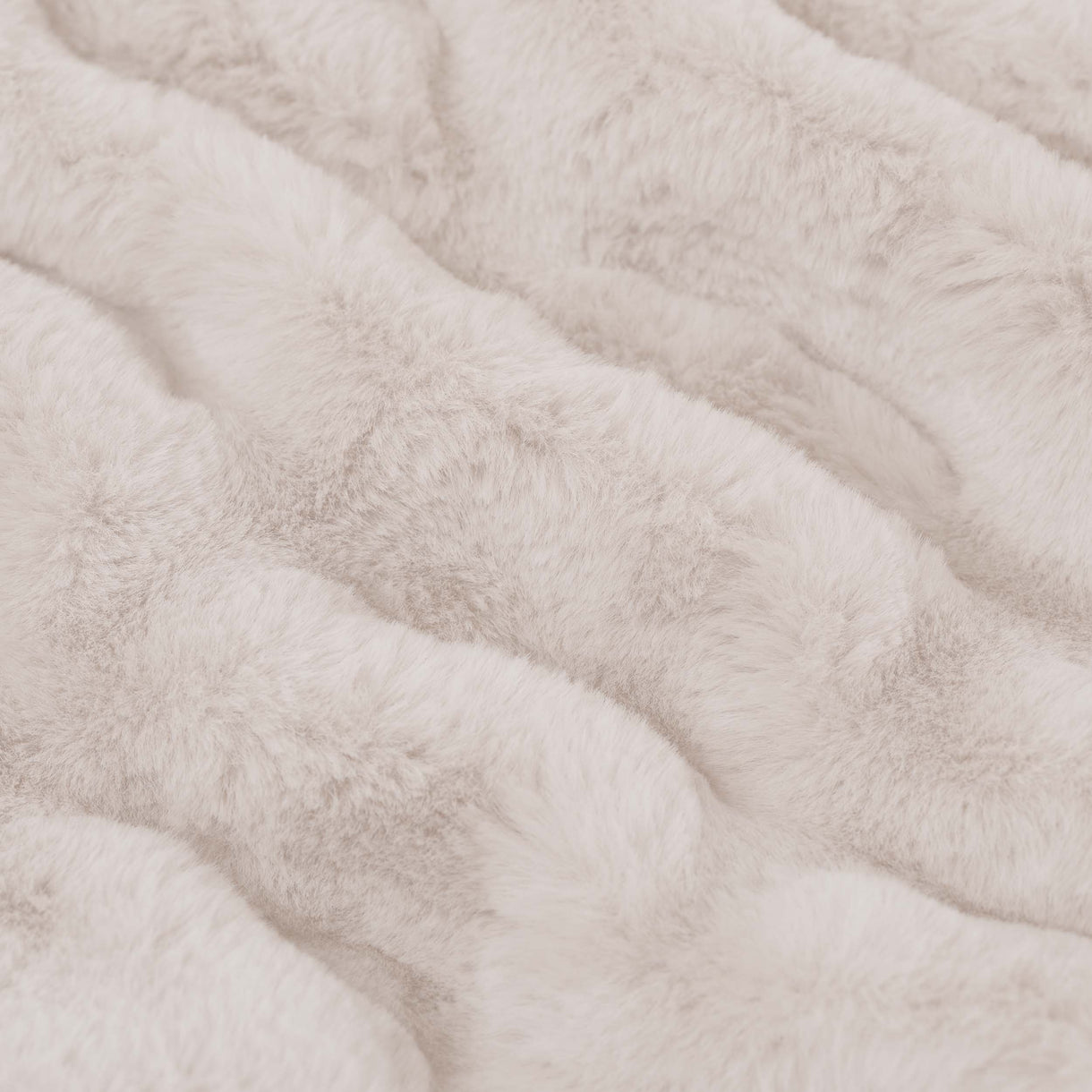 Sjumo Plaid Faux Fur - 150 x 200 cm - Vanilla Cloud - Ultra Soft & Luxurious