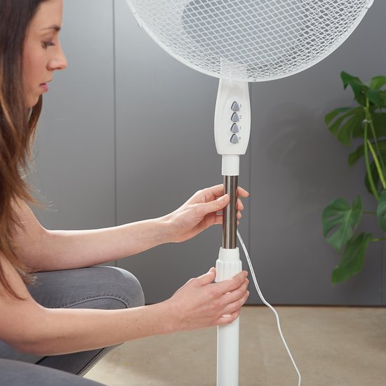 BLACK+DECKER Ventilateur de sol BXEFP40E - Oscillant - 3 vitesses de vent - Blanc