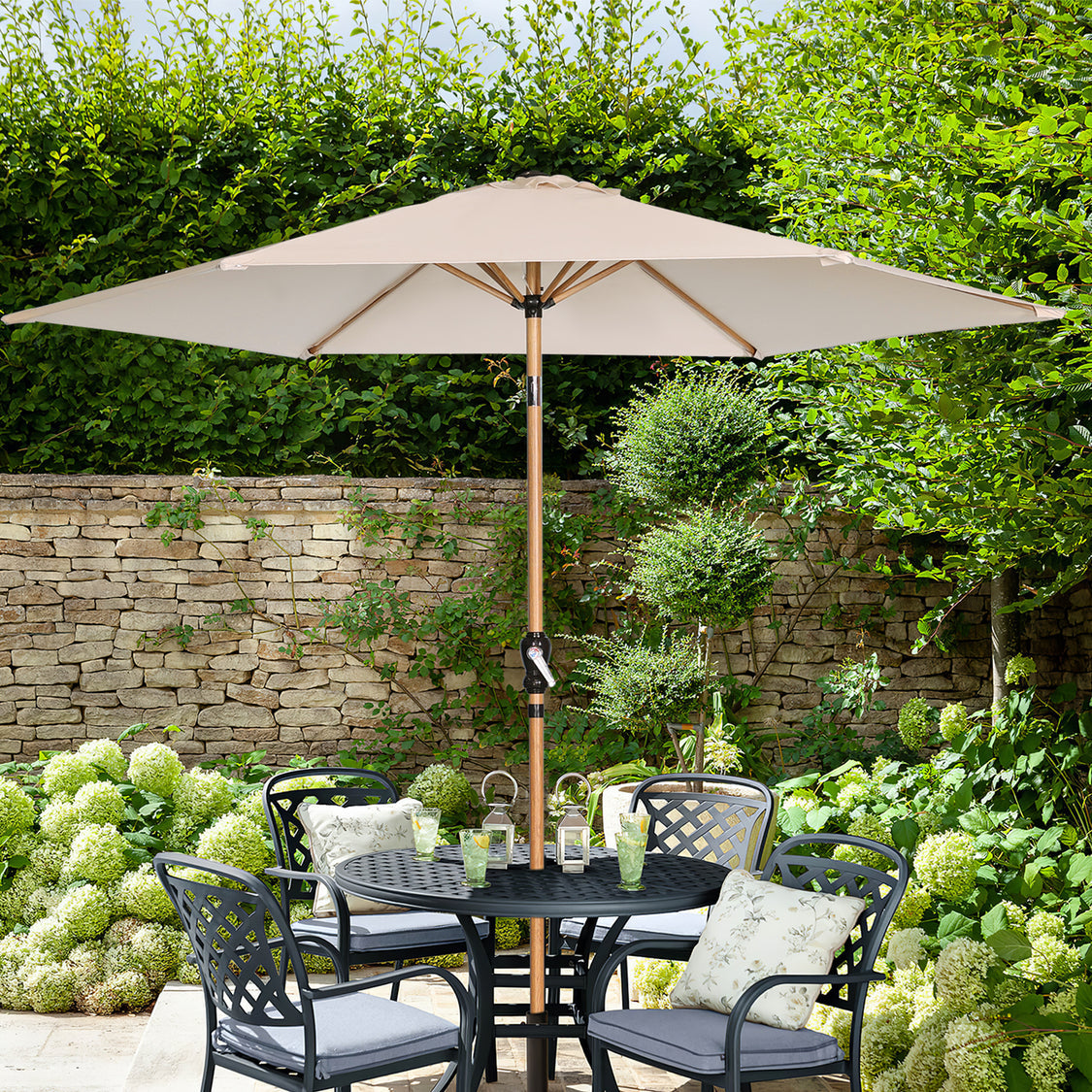 Parasol Angel Living Ø 300 cm - Parasol de jardin rond inclinable avec manivelle - Aluminium et polyester - UV50+ - Hydrofuge - Jaune crème