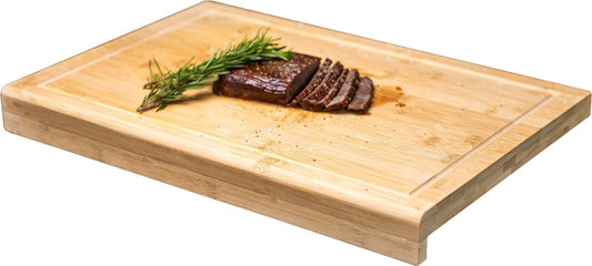 Planche à découper en bois Coninx pour plan de travail, comptoir ou table | Planche à découper avec bord de support et rainure pour jus de fruit | 45x30CM | 2,5CM Epaisseur | Bambou
