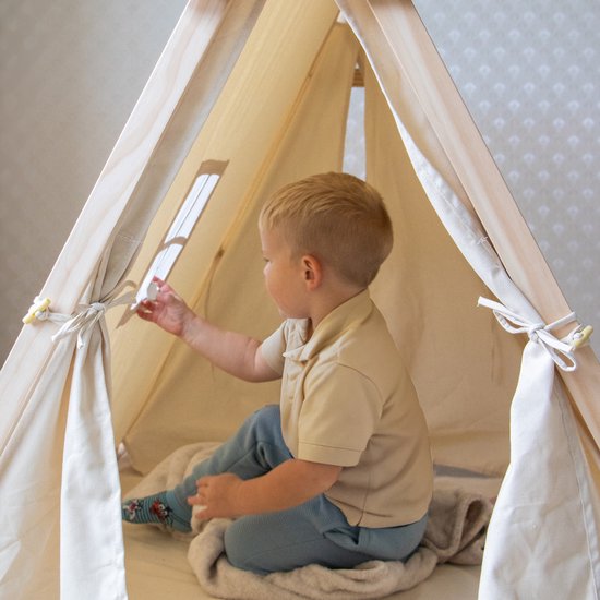 Sunny Sienna Tente de jeu avec drapeaux et tapis de sol crème - Tente Tipi Wigwam pour enfants avec pendule et sac de rangement - Arceaux en bois FSC - 120x100x105cm