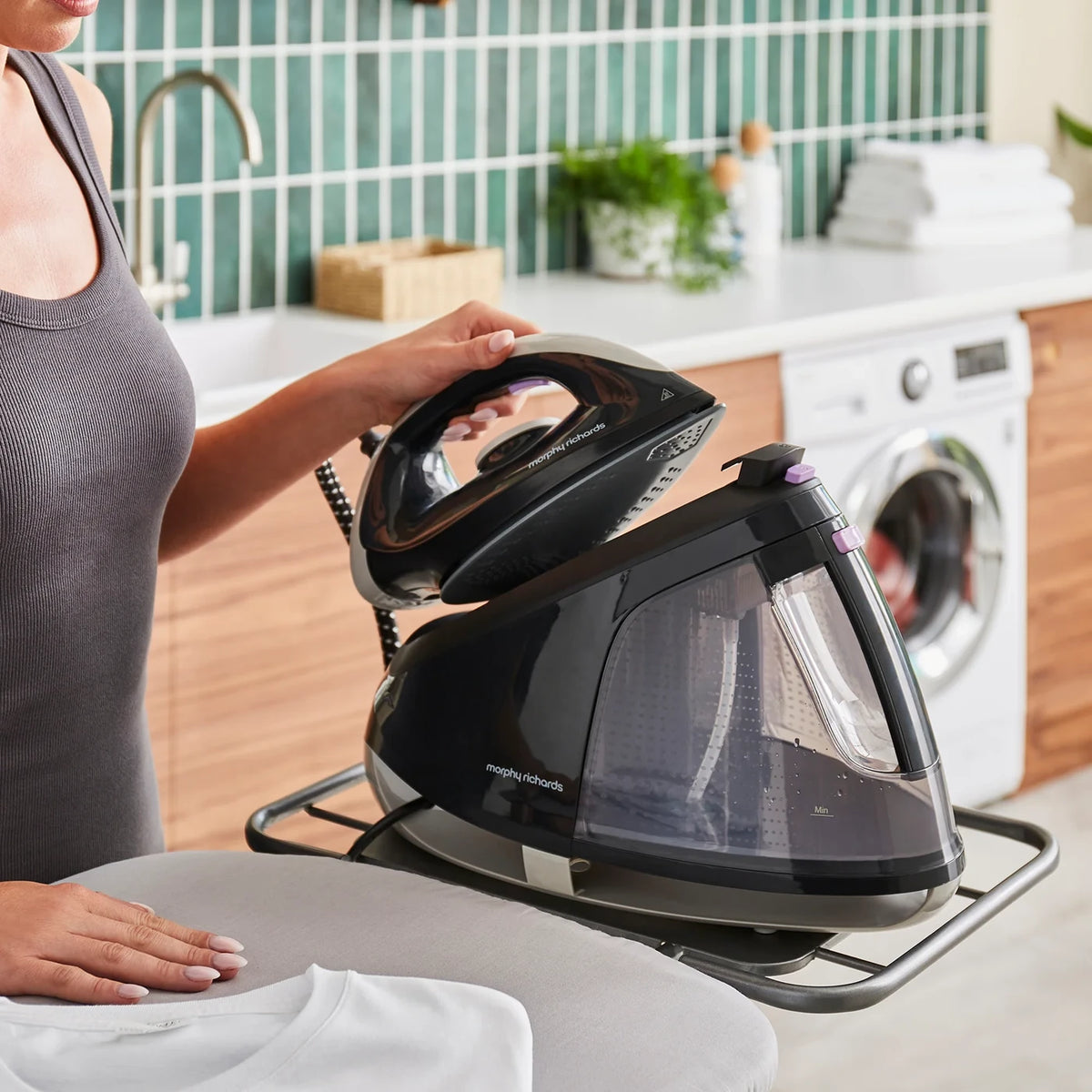 Fer à repasser à vapeur Morphy Richards EasySteam+ 2 400 W - 6 bars - Réservoir d'eau de 1,8 L - Noir