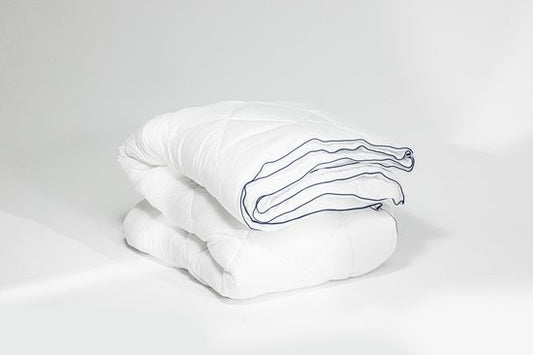 Soulsnooze® - Couette de luxe 4 saisons 240 x 220 - Couette double - Couette d'appoint - Réglable d'un côté à l'autre - Essai de 30 jours de sommeil - Qualité hôtelière - Anti-allergique - Couette d'été et d'hiver