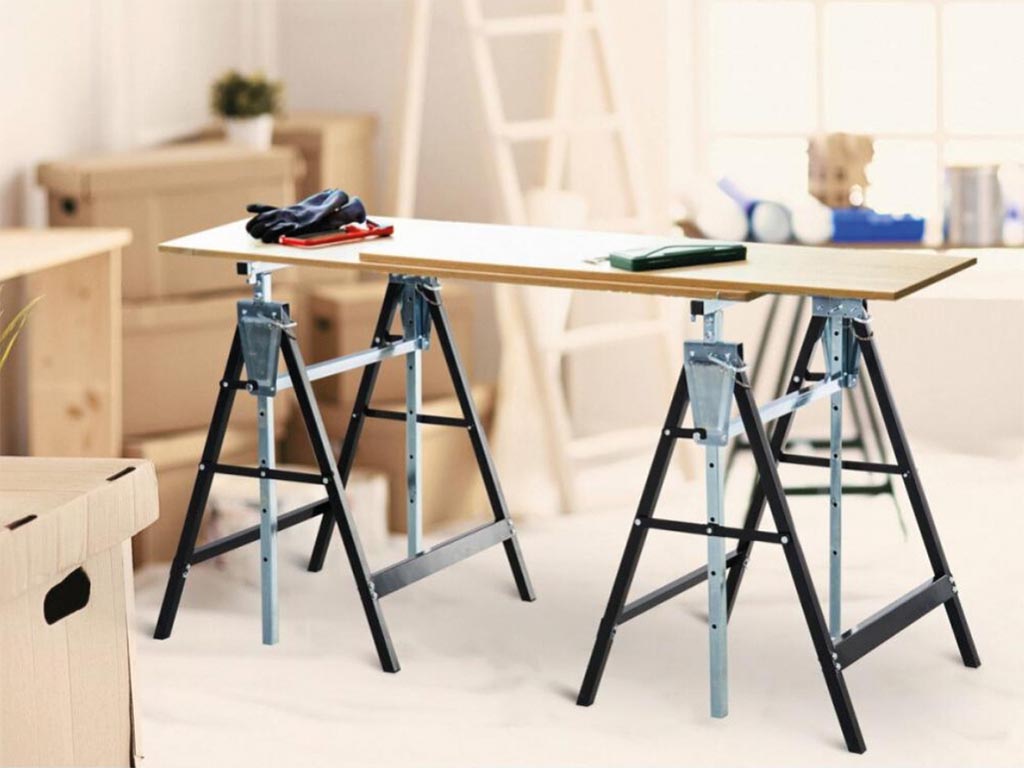 Chevalet de sciage Toolland en métal, pliable – Doté de sept positions de hauteur réglables, d'une surface d'appui antidérapante et d'une poignée – Pour l'atelier et le chantier – Métal noir – 180 kg