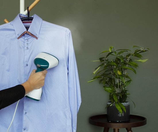 Tomado TSH1201W - Défroisseur linge - Défroisseur mains - Démêleur - Nettoyeur vapeur - 2 brosses incluses - Blanc/turquoise