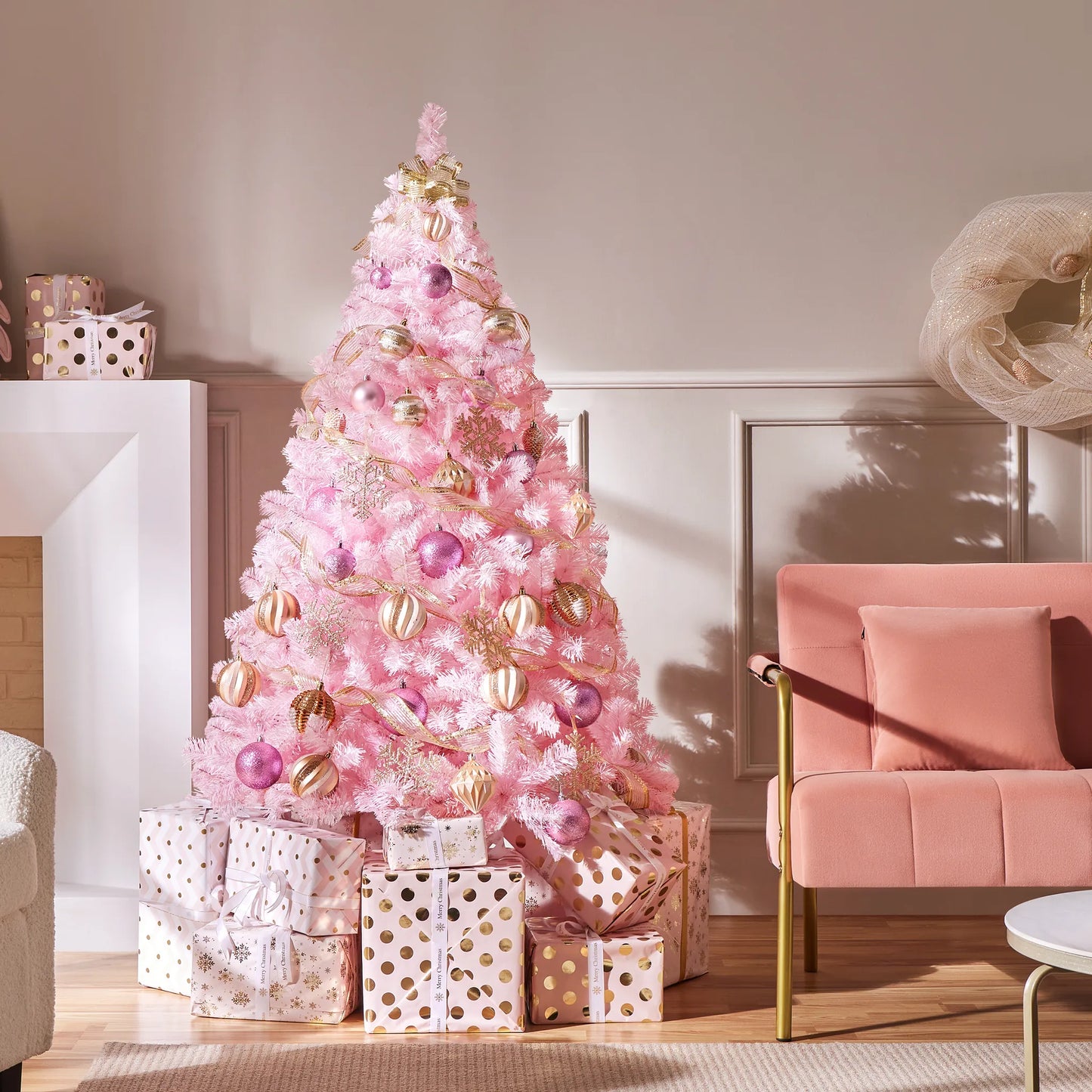 Yaheetech Arbre de Noël artificiel rose - 110 x 110 x 183 cm - avec 598 branches et une base métallique pliable et des capuchons en caoutchouc protecteurs - pour le salon et les vacances - PVC et métal rose