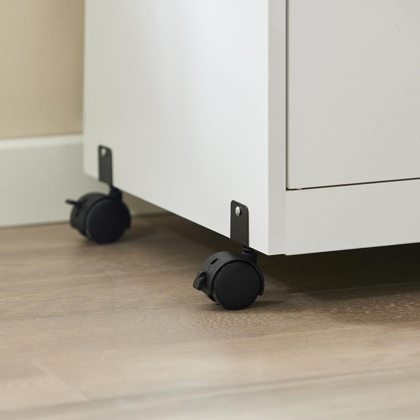 SoBuy Meuble micro-ondes avec 1 tiroir - Max. 60 kg - MDF - Avec roulettes - 62 x 40 x 119 cm - Blanc