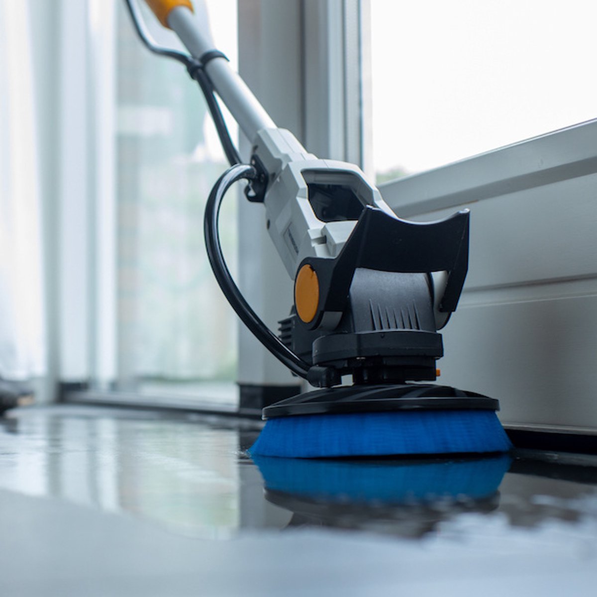 Batavia Battery 18V Twin Brush Brushless Cleaning Brushless - Comprend batterie Li-ion 2.0 Ah - chargeur 2.4A - 1x brosse de nettoyage - 1x brosse moyenne bleue - Maxxpack