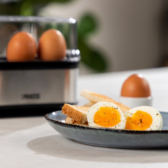 Cuiseur à œufs Princess 262046 – pour 1 à 6 œufs – 400 W – acier inoxydable – cuisson dure, molle et moyenne – minuterie – avec gobelet doseur et pic à œufs