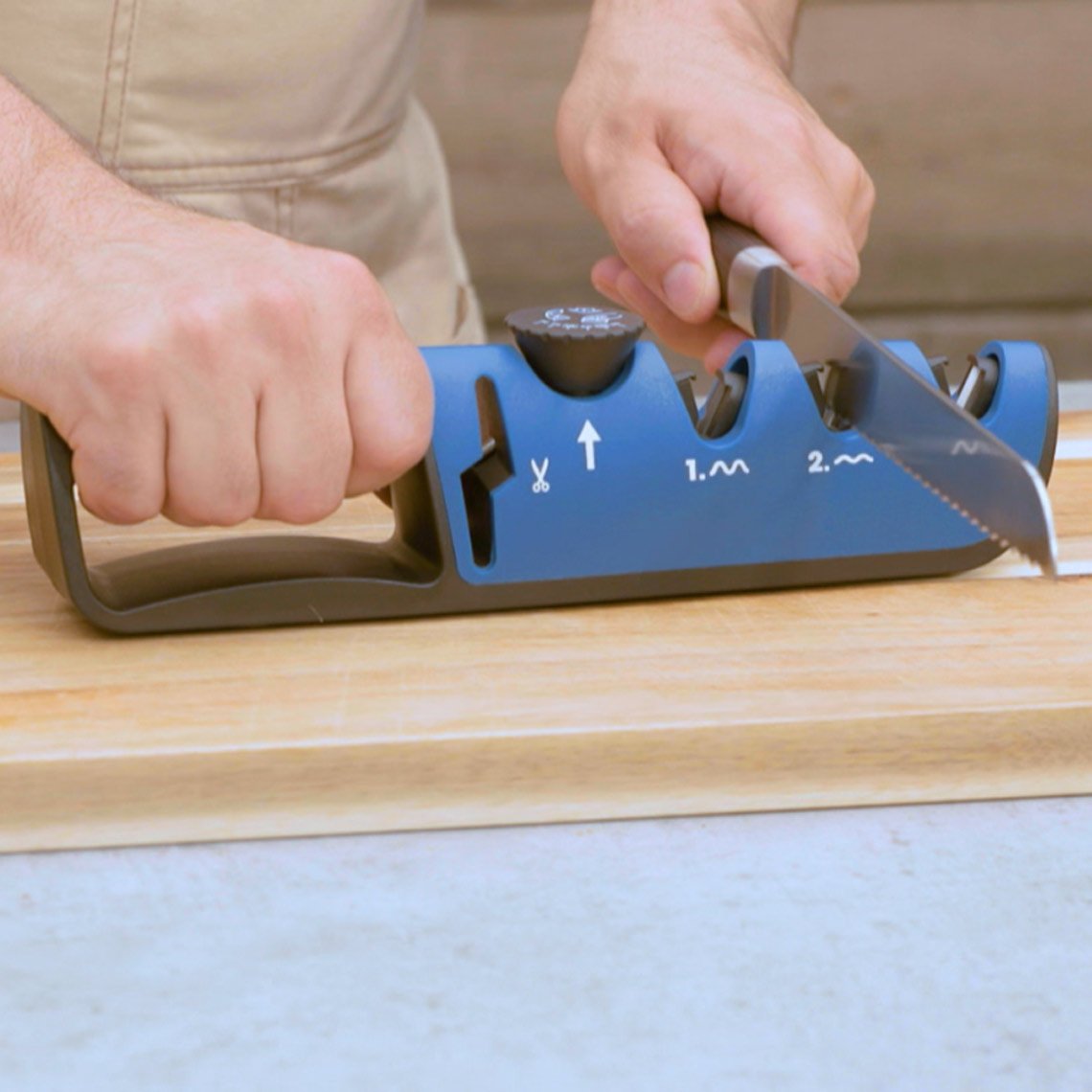 Aiguiseur de couteaux Livington BladeStar 3-en-1 - Angle d'affûtage réglable - Système en trois phases - Pour couteaux et ciseaux