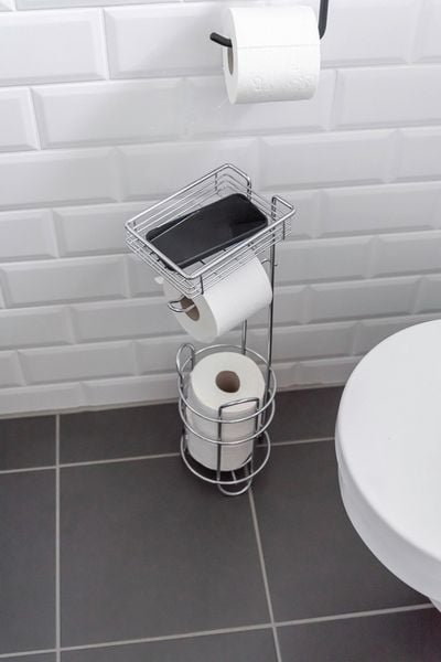 Porte-rouleau de papier toilette sur pied, chromé - Avec tablette et support pour rouleau de rechange