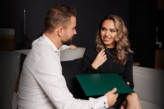 Laura Ferini Bague femme ajustable Lana argent - Bague sceau avec cœur et cristal de zirconium - Bijoux femme argent - Acier inoxydable étanche - Bijoux en acier inoxydable - Accessoires