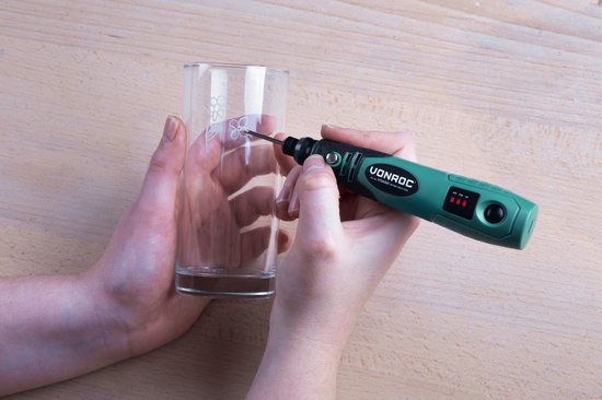 VONROC Rotary Multitool - 4V - Ensemble d'accessoires 31 pièces et sac de rangement inclus