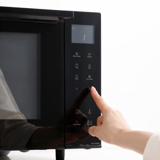 Four à micro-ondes combiné Panasonic NN-DF38PBEPG