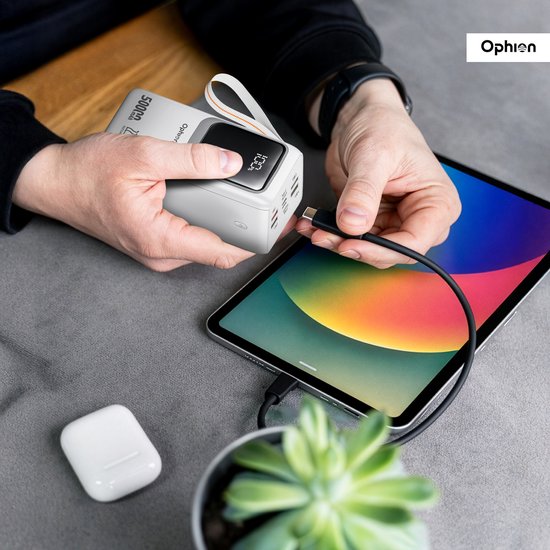 Ophion® Powerbank PRO 50 000 mAh – 7 ports de recharge – Recharge rapide – Chargeur rapide 22,5 W pour USB-C, USB-A, Micro-USB – Câble inclus – Kit d'urgence – Blanc