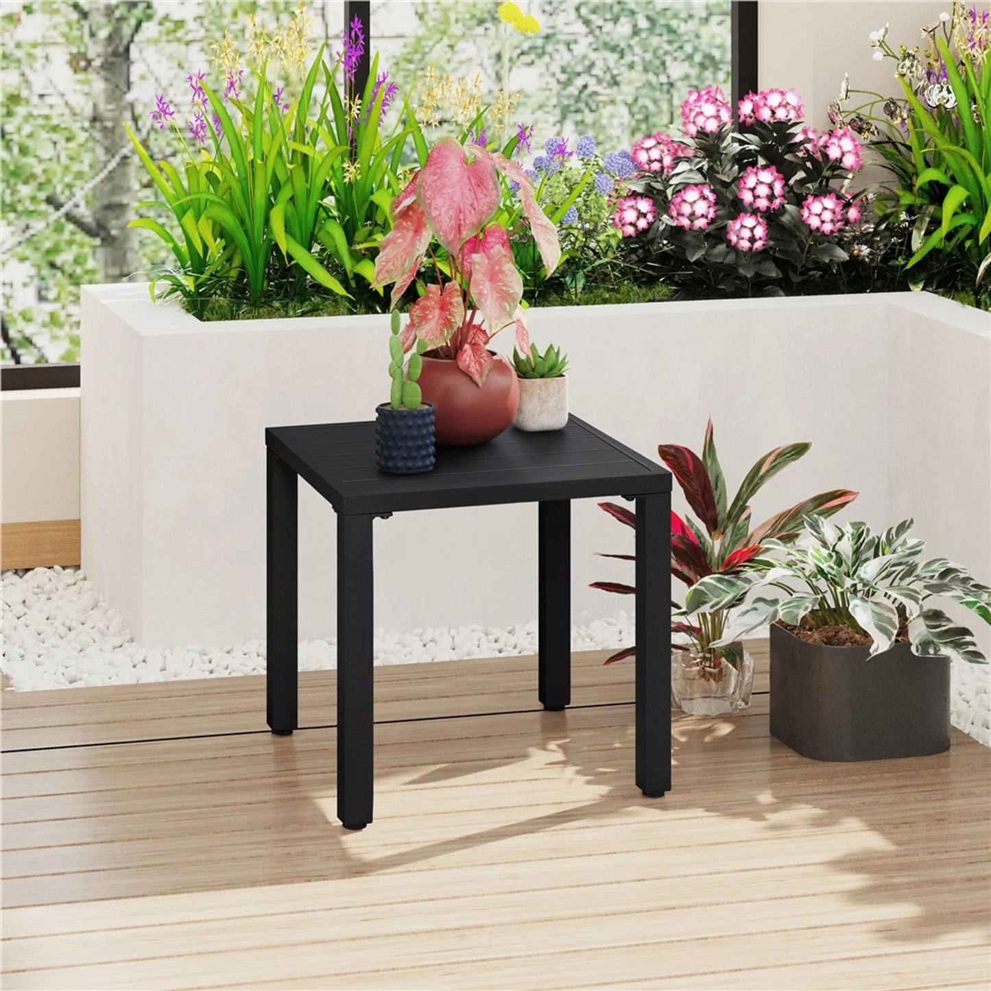 Yaheetech Table d'appoint carrée pour l'extérieur - équipée d'un plateau à lamelles, d'un revêtement en poudre électrophorétique et d'une barre de support - pour le jardin, le balcon et la terrasse - métal noir - 45 x 45 x 45,5 cm