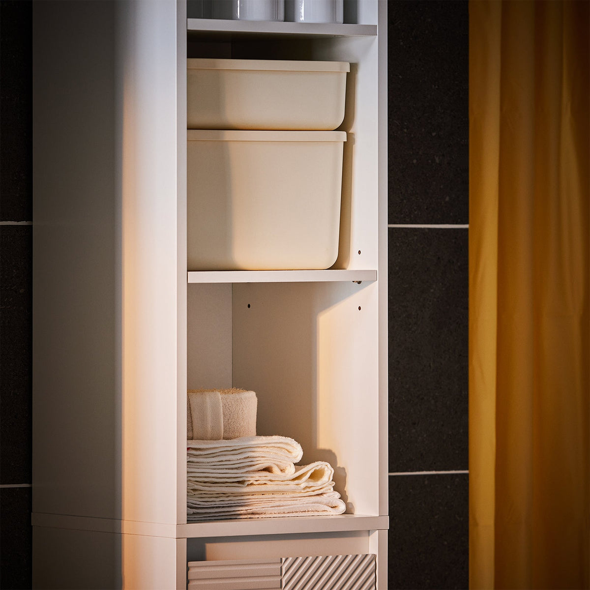 SoBuy Armoire de toilette haute BZR158-W - blanc - 30x170x30 cm - avec sac à linge et espace de rangement