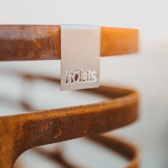 höfats CUBE : brasero à l'aspect rouillé, barbecue, tabouret et table pour le jardin et la terrasse, en acier inoxydable avec fonction d'extinction intégrée