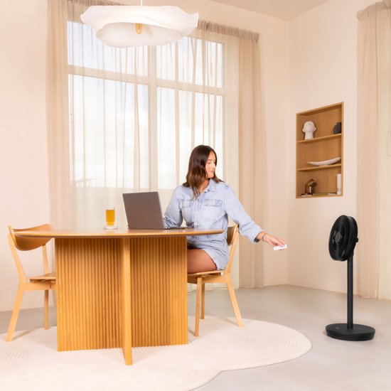 VONROC BREEZE Wireless Fan - Très silencieux (<44 dB) - 24 vitesses - léger et portable - 3 modes de ventilation : Naturel, Sommeil, Normal - Modulaire : ventilateur de table et ventilateur de sol - Ecran tactile de luxe - Télécommande incluse - Noir
